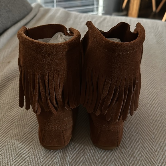New Minnetonka suede booties - Picture 3 of 7